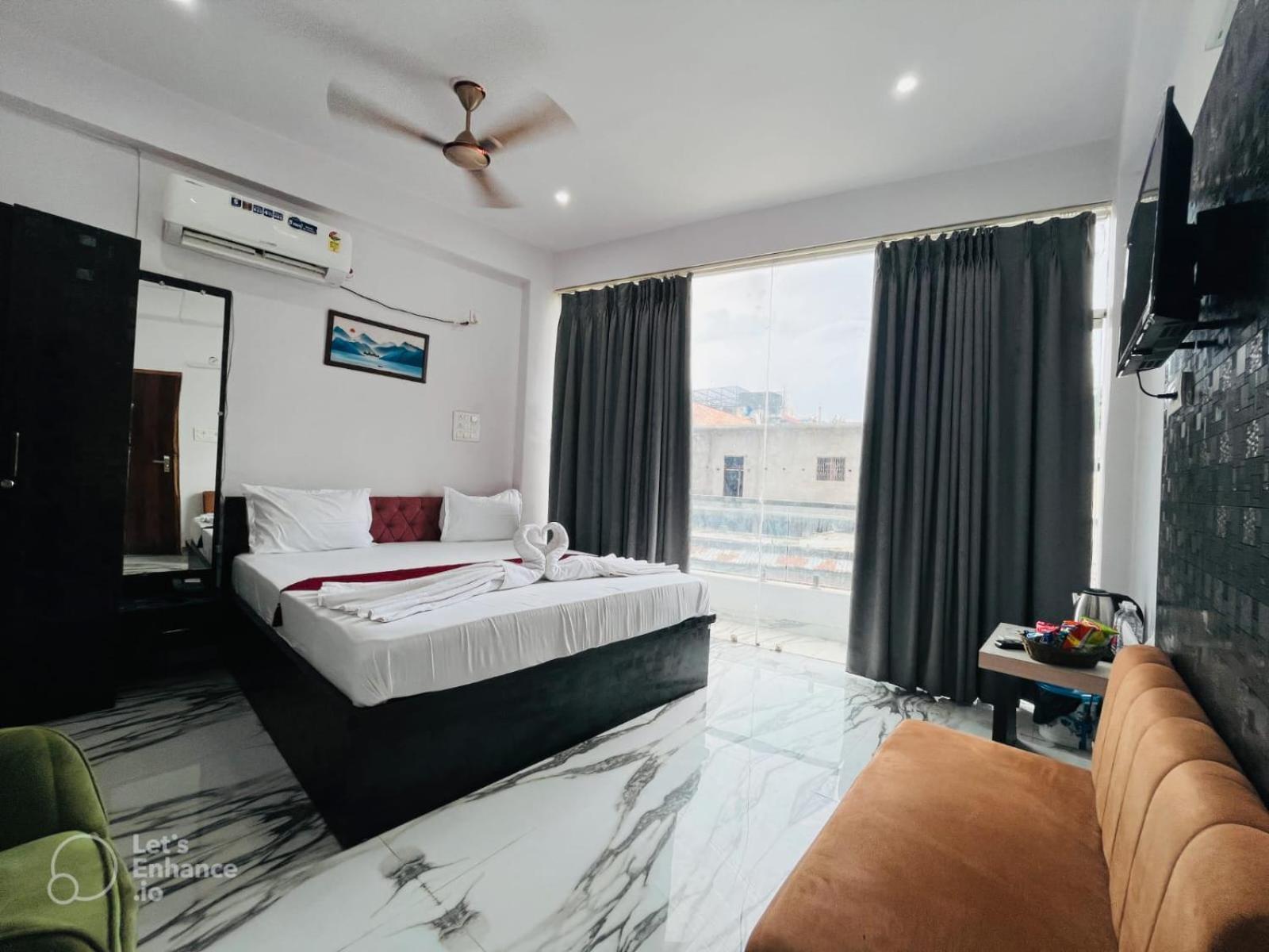 Hotel Vinayak Plaza Varanasi Exterior photo