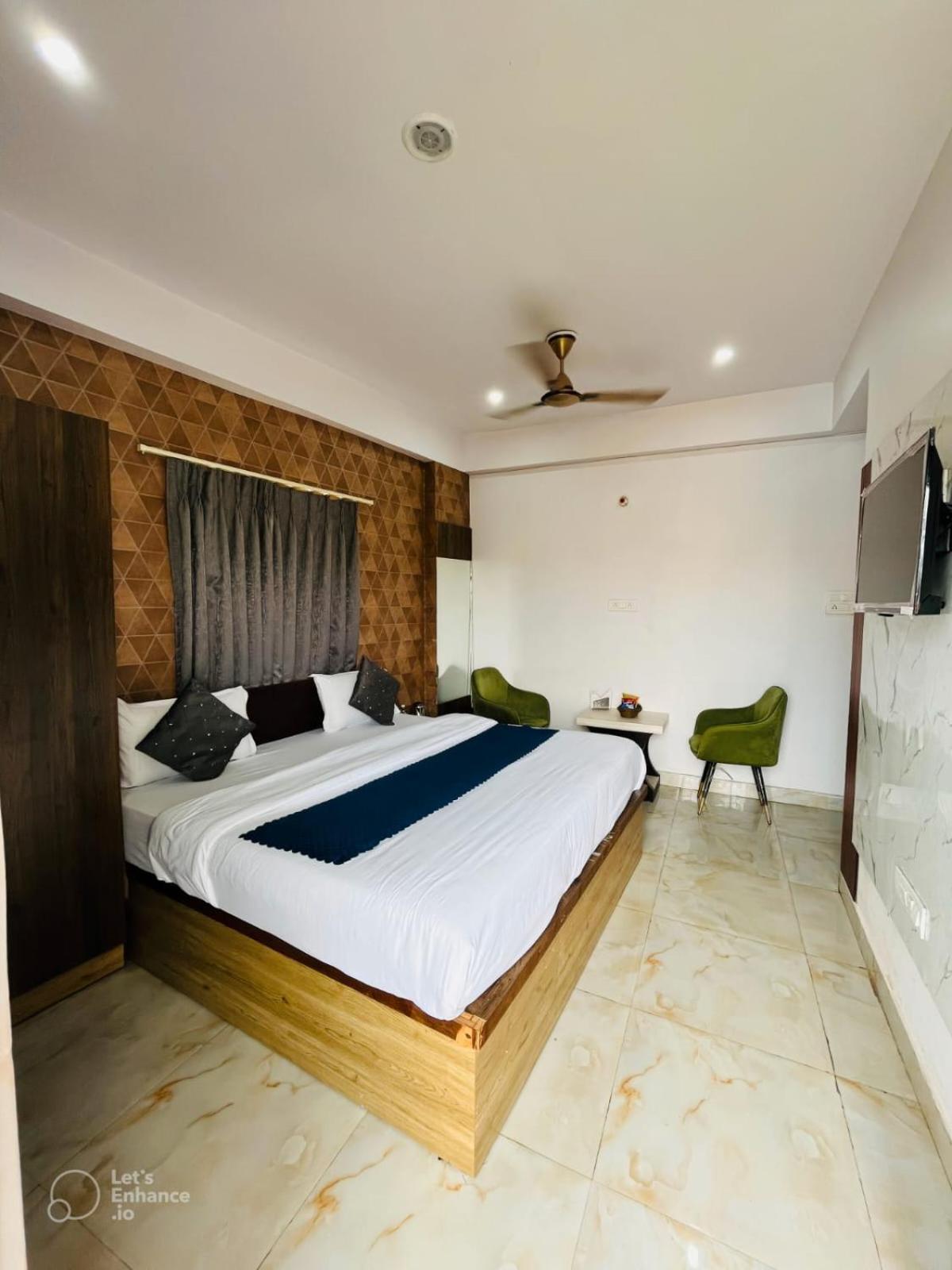 Hotel Vinayak Plaza Varanasi Exterior photo