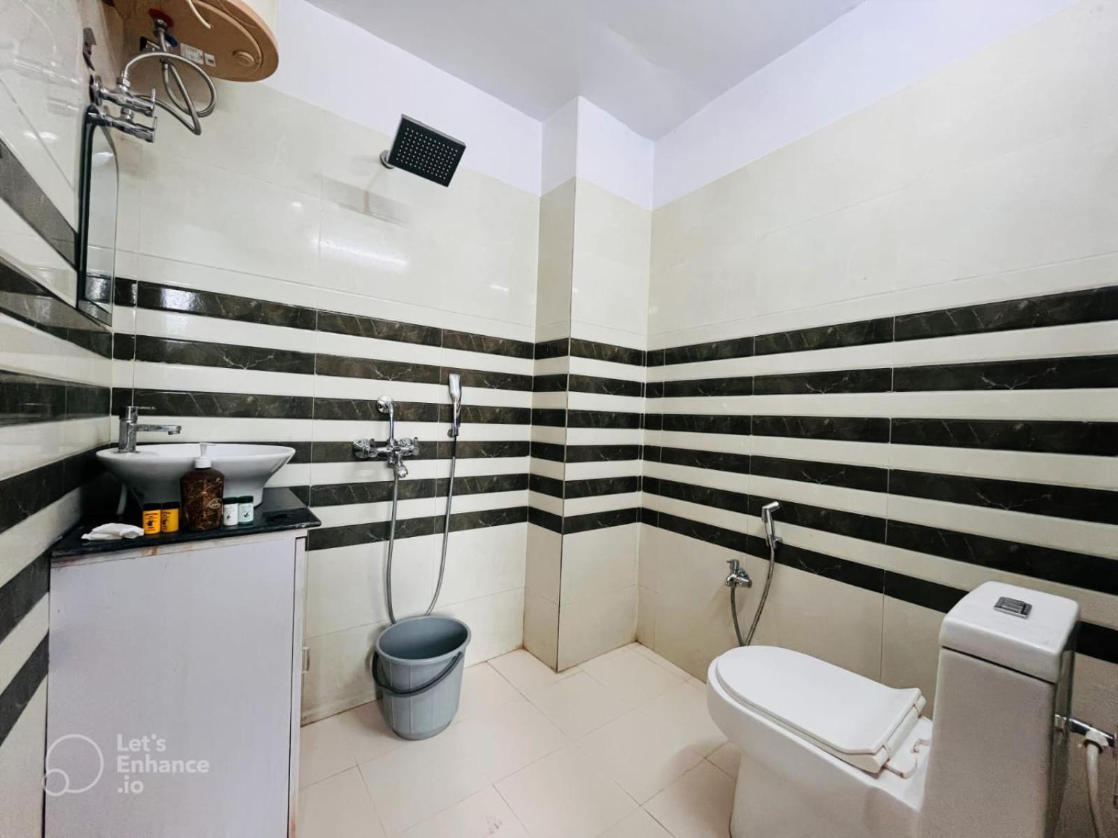 Hotel Vinayak Plaza Varanasi Exterior photo