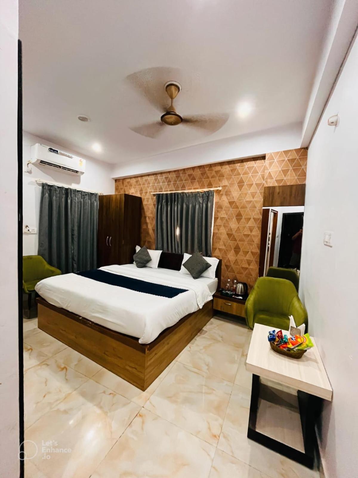 Hotel Vinayak Plaza Varanasi Exterior photo
